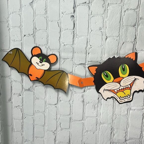 Halloween Themed Decorative Garland & unique Honeycomb Creepies - Picture 3 of 9